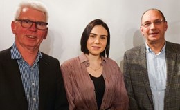 Aljona Karpova mit Hans Jürgen Goslar (links) und Berhard Heger (rechts)