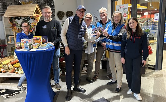 Übergabe der Lebensmittelgutscheine